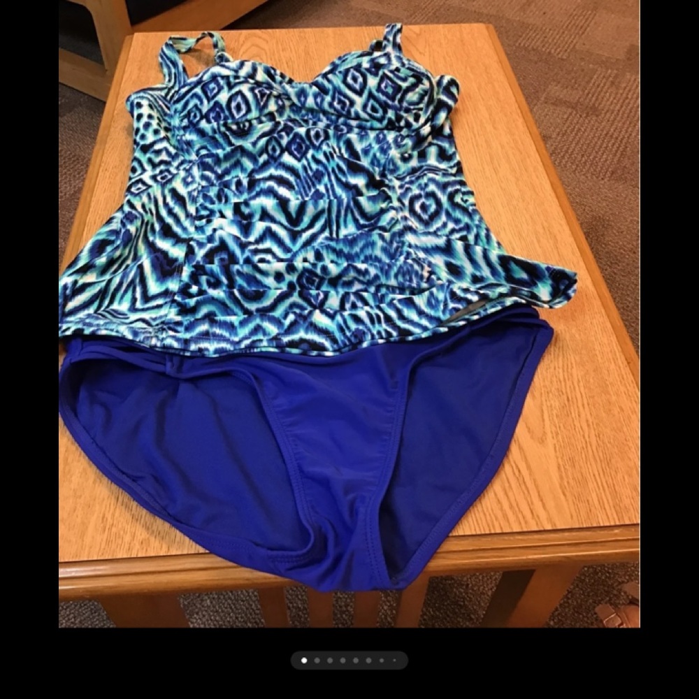 Beach Diva tankini blue white ruched size 10 with royal blue bottom No Boundries